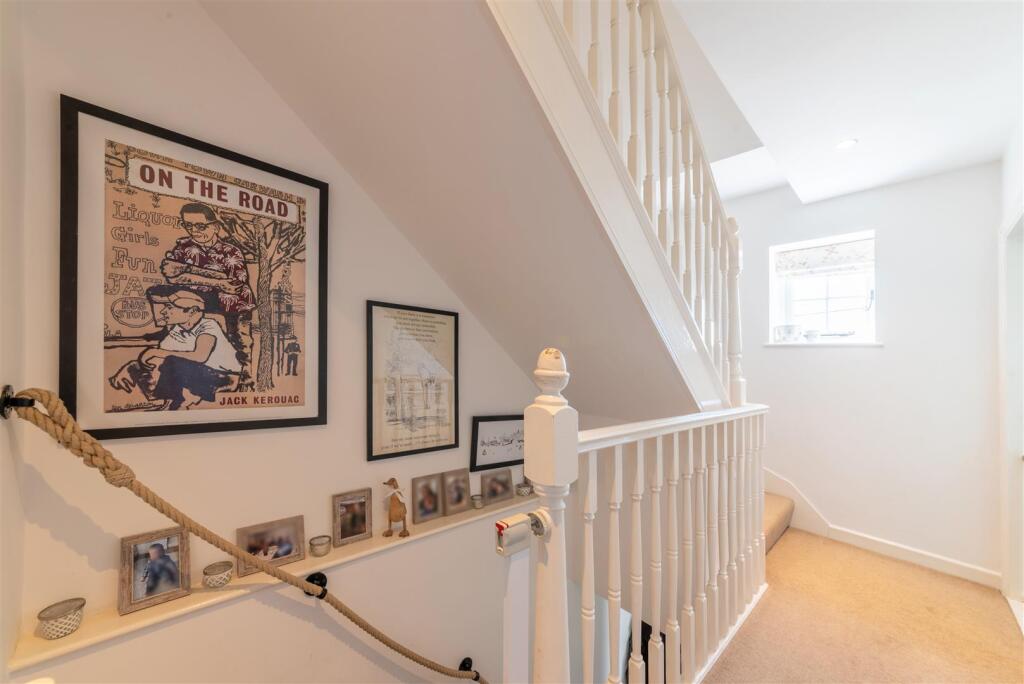 Bumblebee Cottage-11.jpg