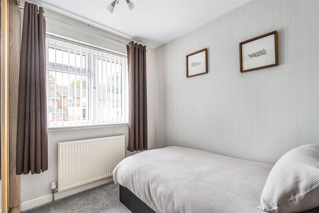 13 Grenadier Road