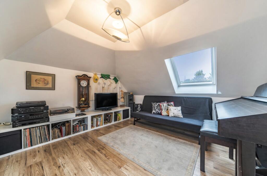 1373333-10-6902437c15936