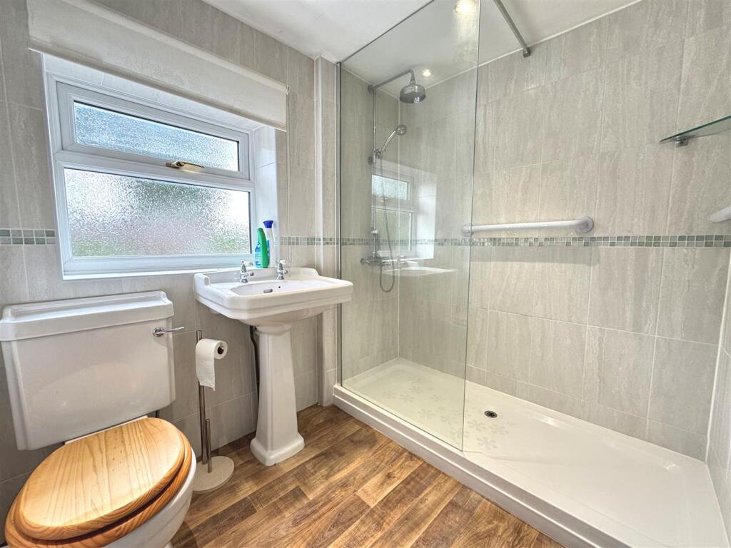 Shower room.jpg