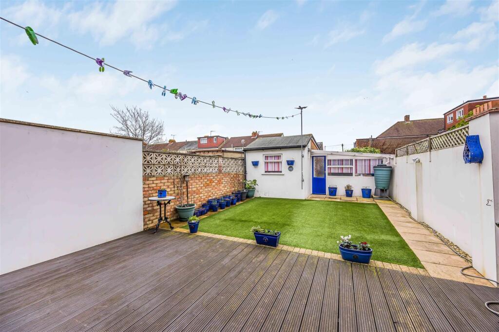 2A Wesley Grove, Copnor-Small-PorticoMarketing-Sol