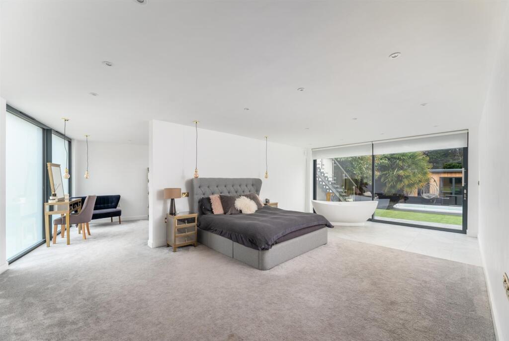 GROUND FLOOR BEDROOM SUITE