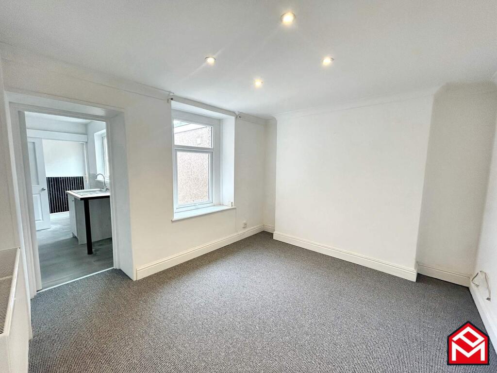 Sitting Room/Dining Room