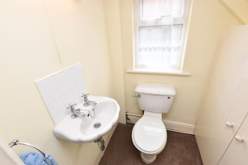 CLOAKROOM / WC