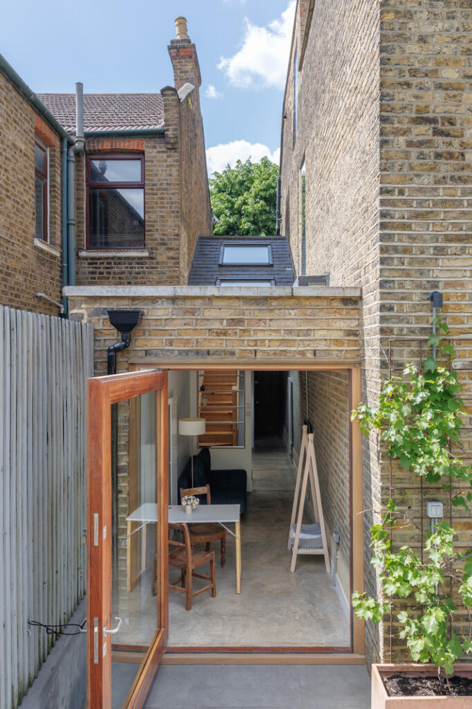 288333 - FrancisRoadLondonE10-JSouteyrat-1014.jpg