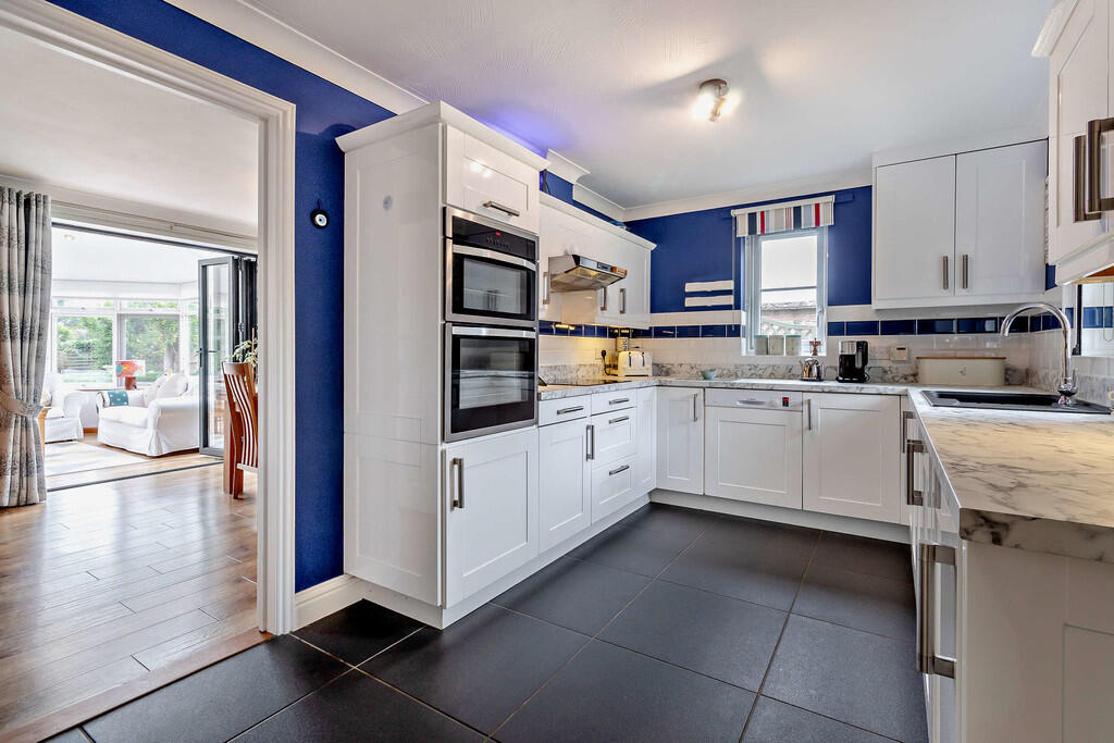 8657340-interior1...