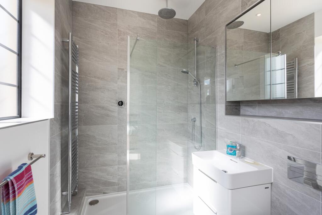 5 Wellington Crescent 006