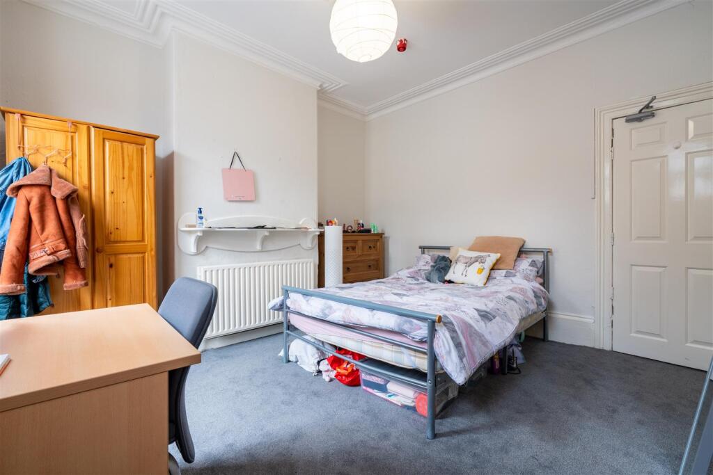 Bedroom 5_.jpg