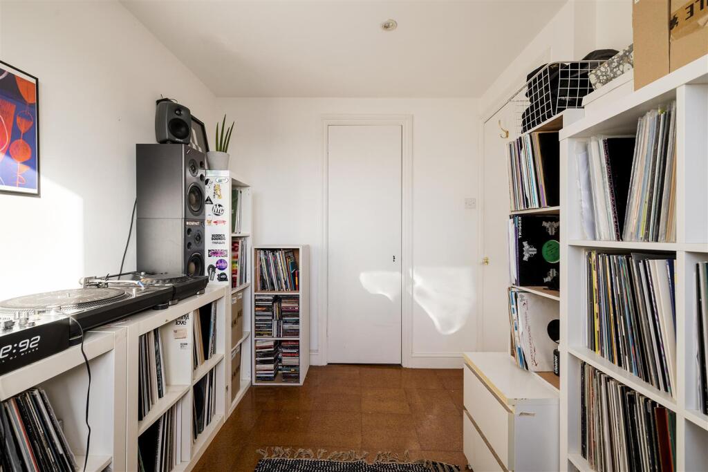 Dagenham Road, E10