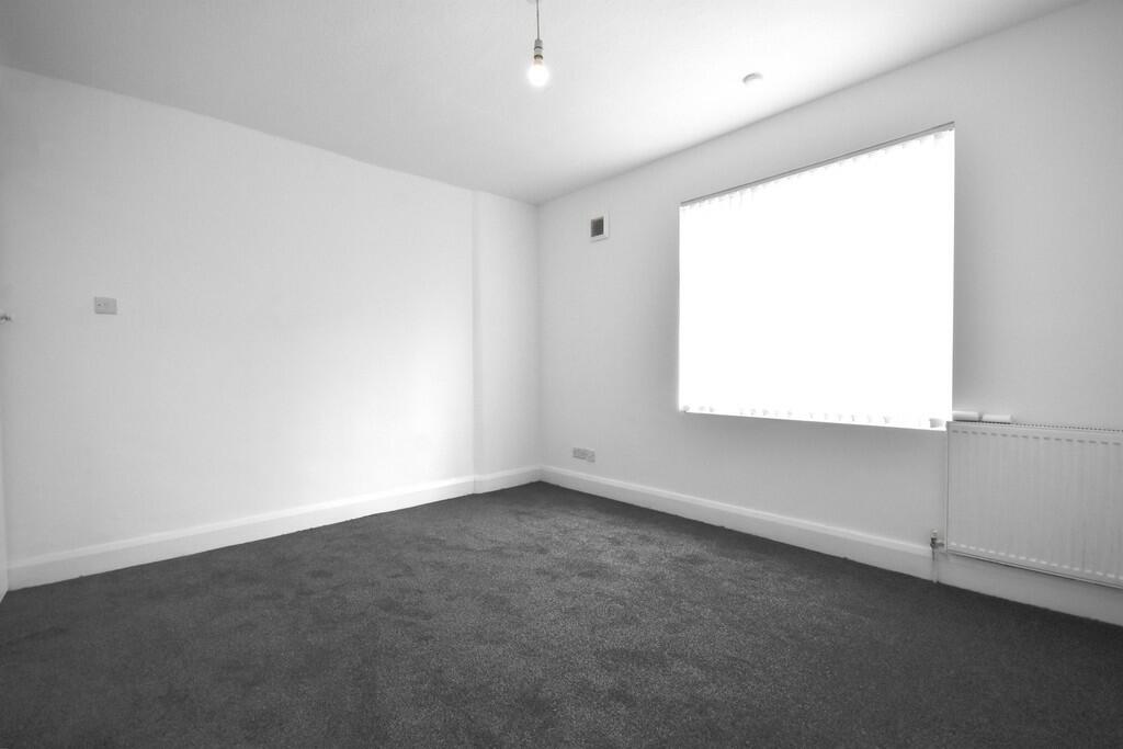 Bedroom 2-min