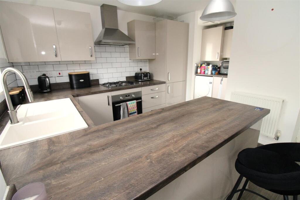 Kitchen 2.JPG