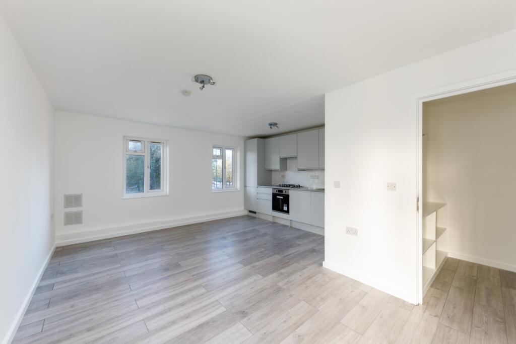 Jamaica Road F122...