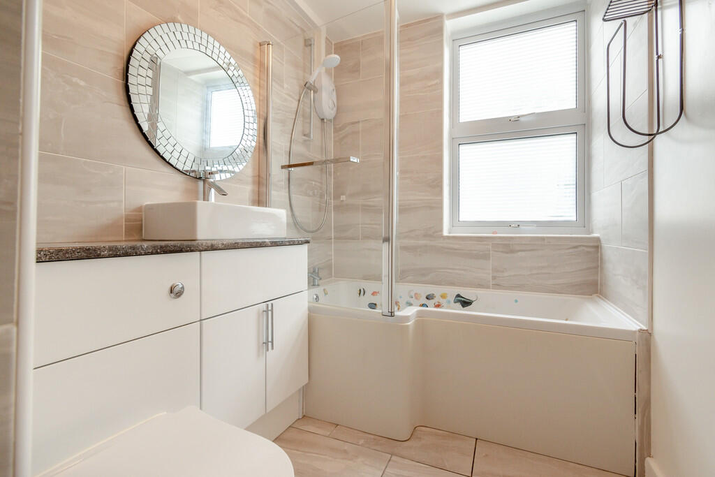 8564282-interior0...