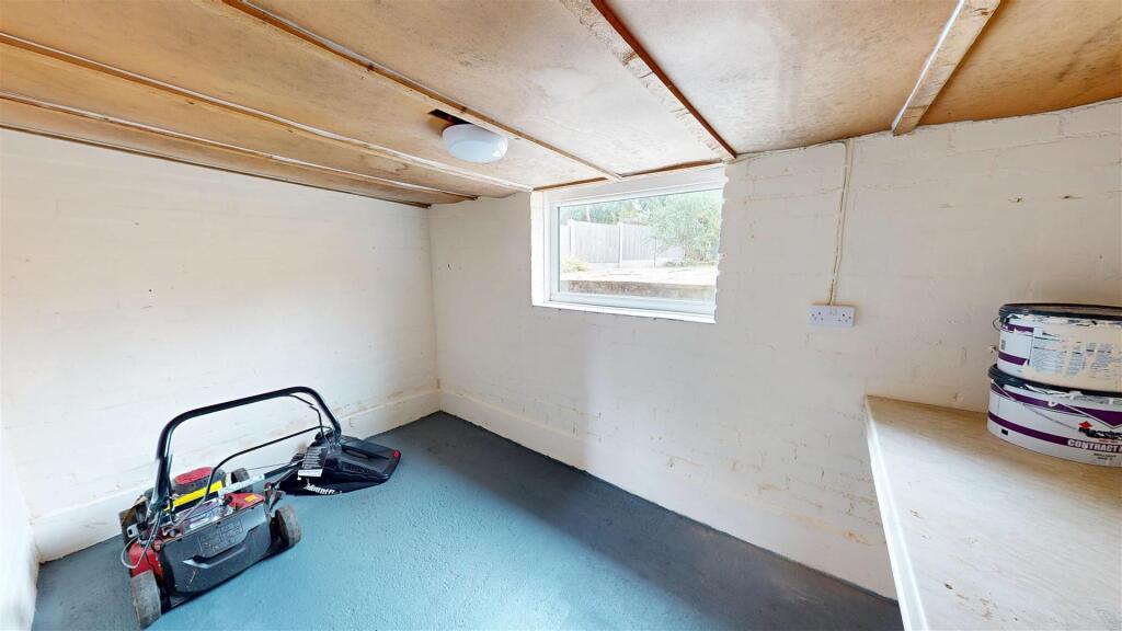 Weir Road 3 Out House.jpg