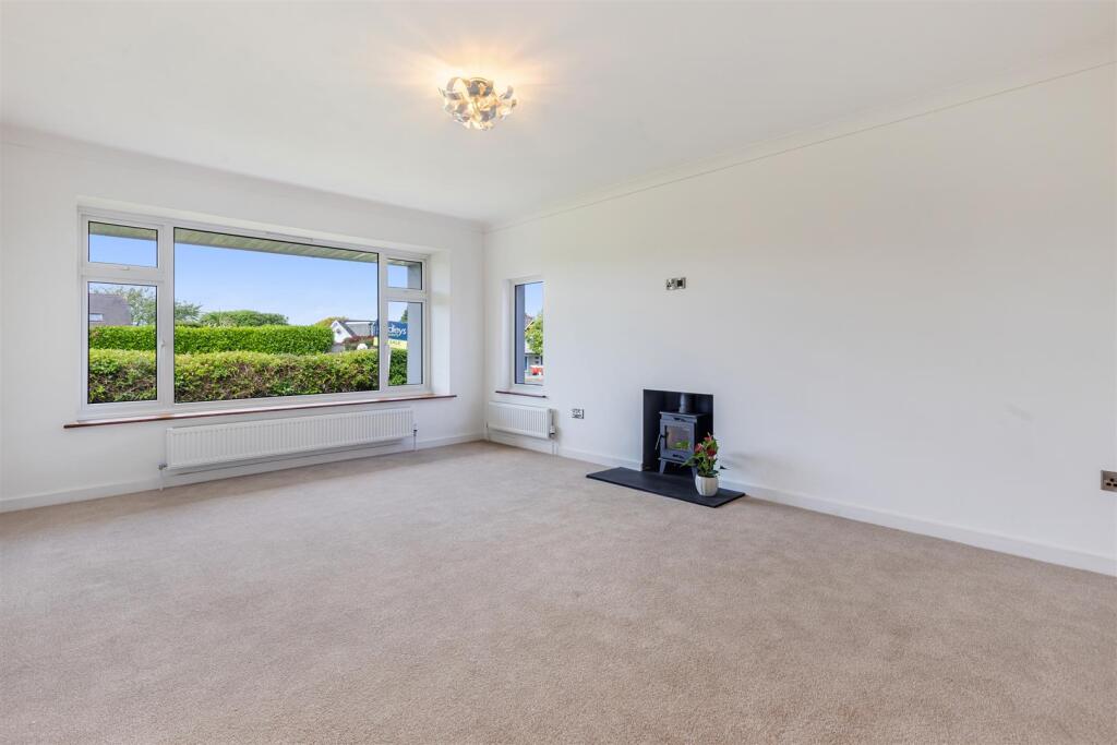 A09 - 3 Manor Bend Galmpton - 250611.jpg