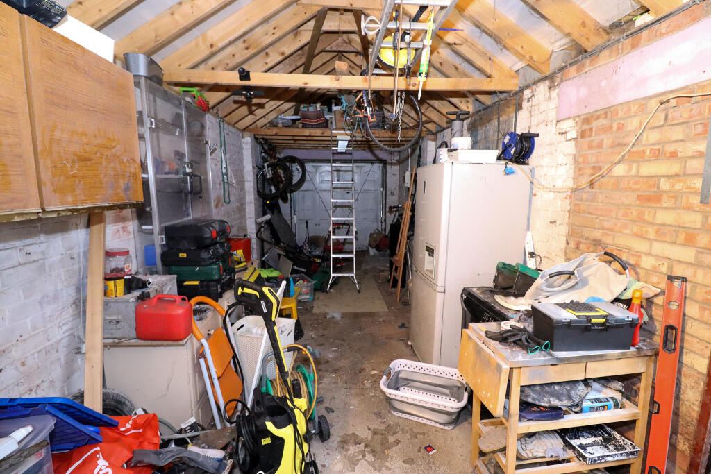 Tandem garage