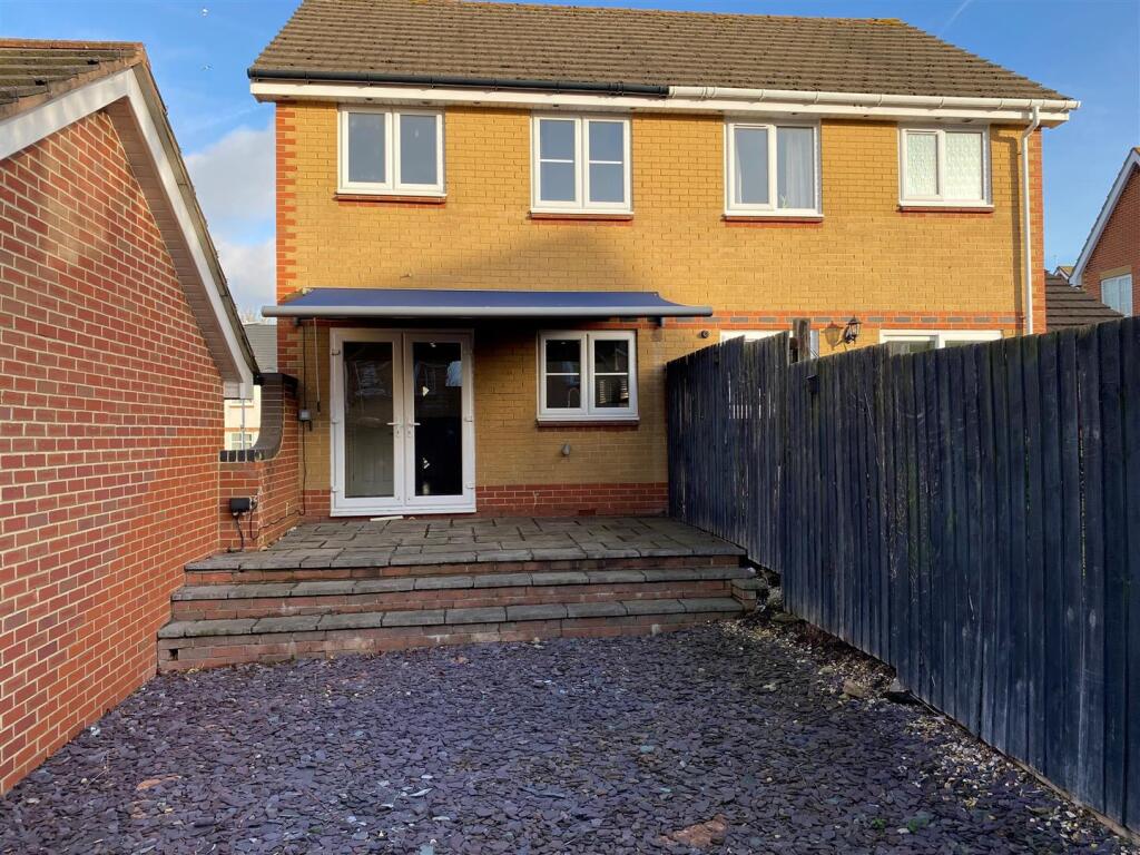 2 Heol Gylfinir - rear garden (2).jpg