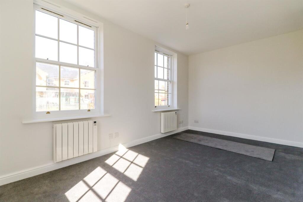 Flat 1 James Lee Square-12.jpg