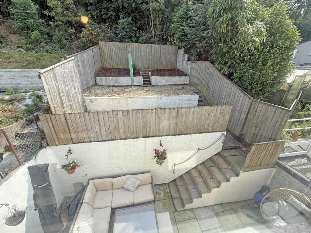 Humber Close 33 - Garden.jpg