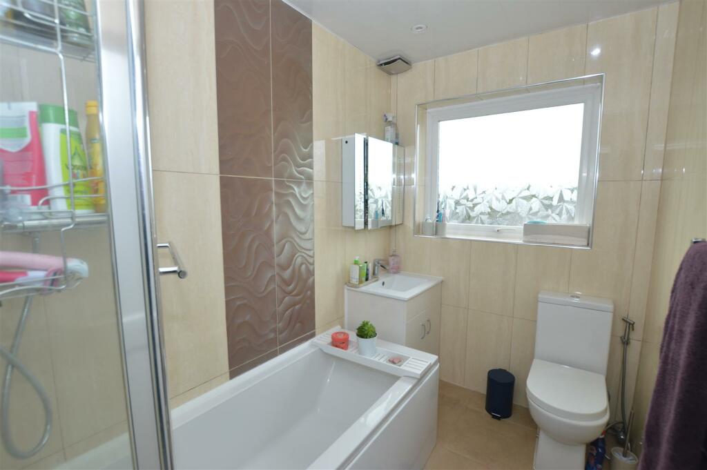 201 Lyndhurst Ave bath Oct 24.JPG