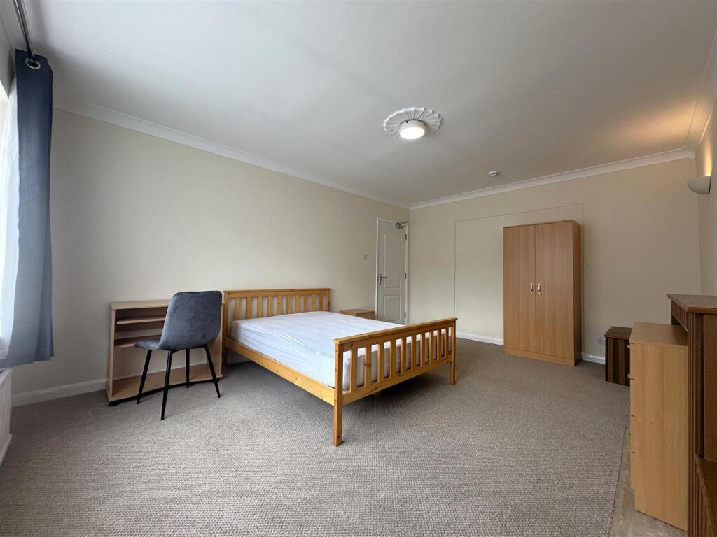 Bedroom 1 2.jpg