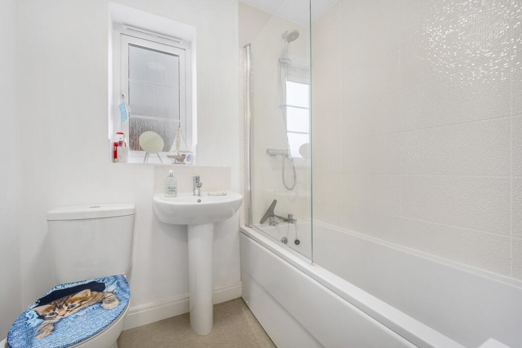 33 Lapwing Gardens (Boston)-14