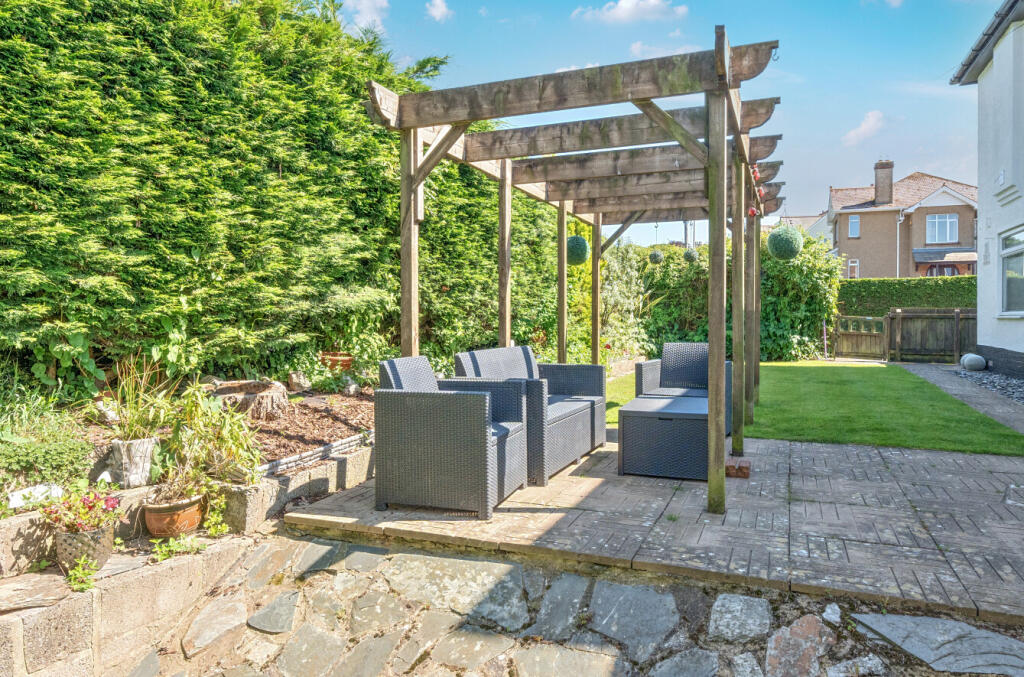 1298896-5-682b623...