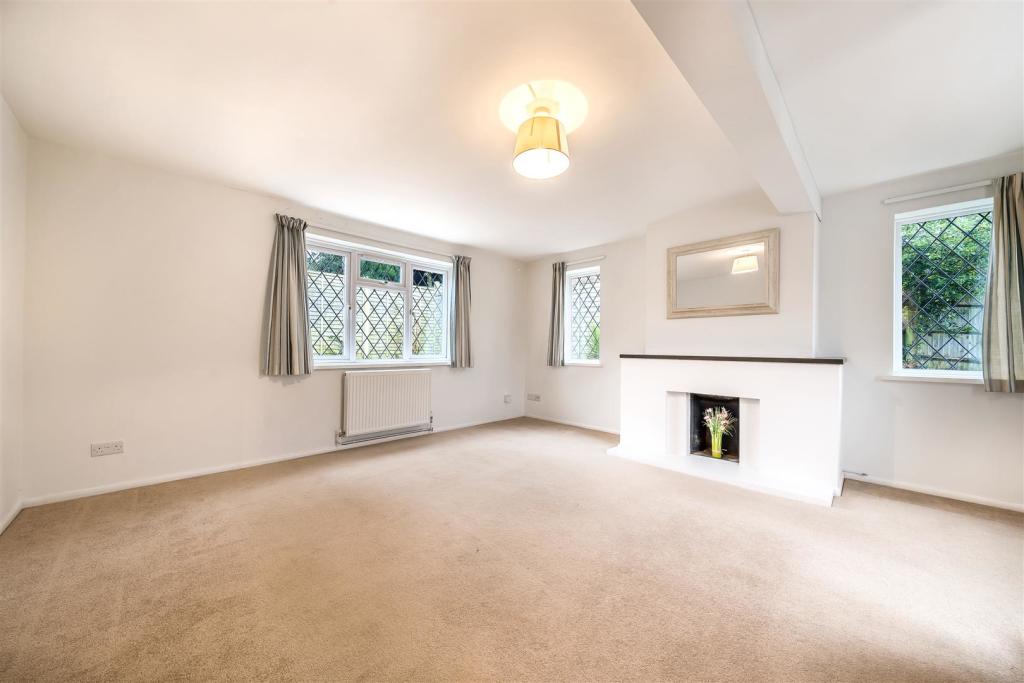 10 Critchmere Vale - Sitting Room.jpg