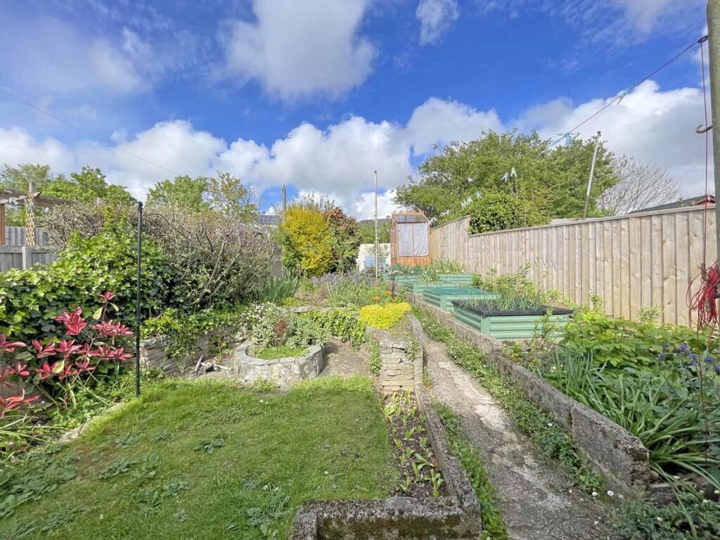 Vicarage Gardens 11 - New Garden 2.jpg