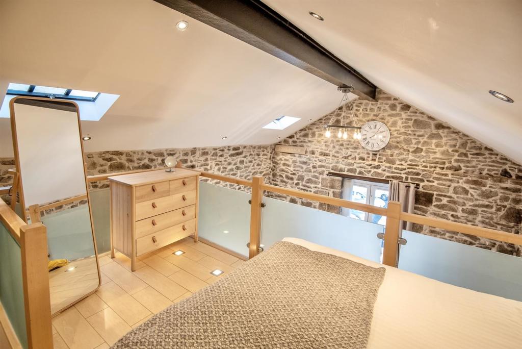 Mezzanine & Vaulted Ceiling.jpeg