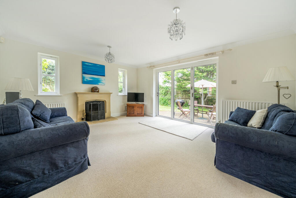 1295440-16-682df2...