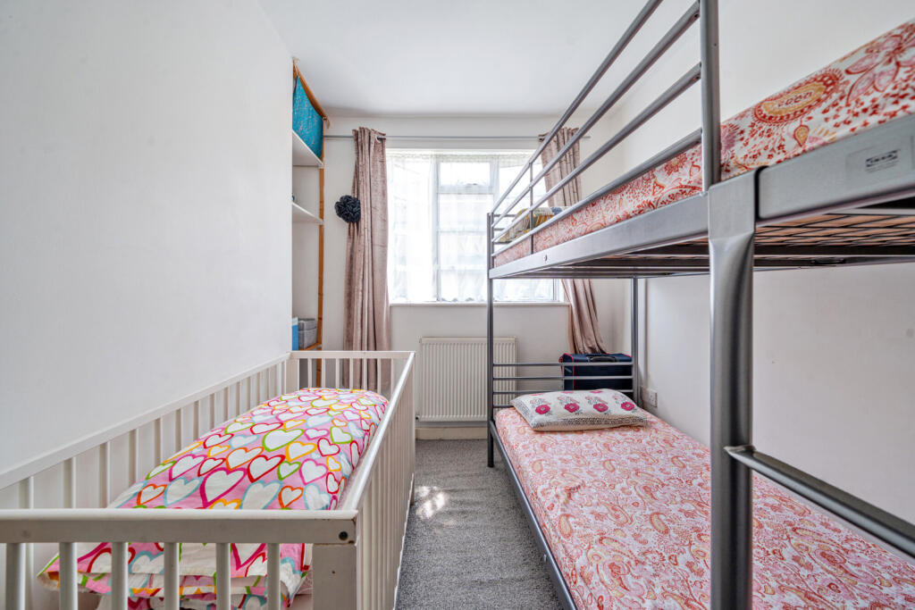 1302612-4-683d903...