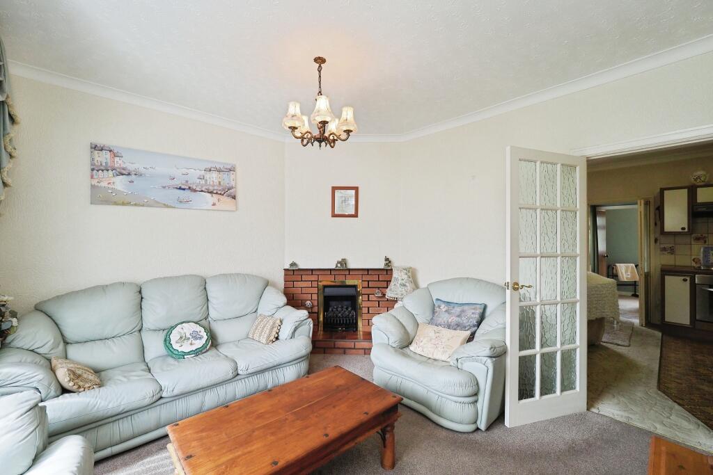 Spacious Lounge with Bay