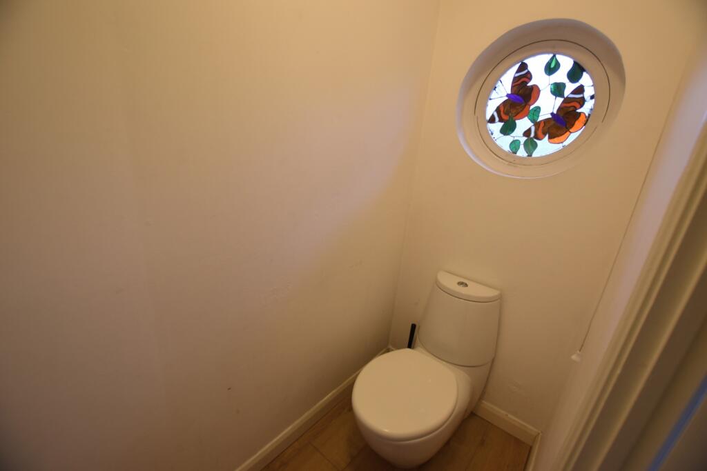 72 Pimpernel Grove cloakroom new
