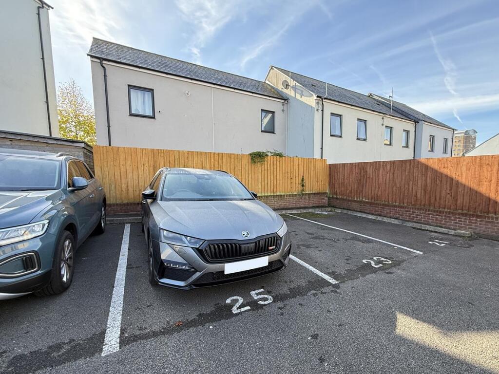 Centenary Road 25 - Parking.jpg