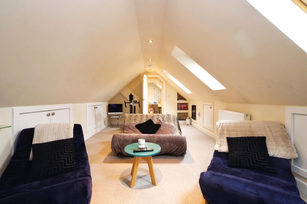 Bed 2 or cinema room