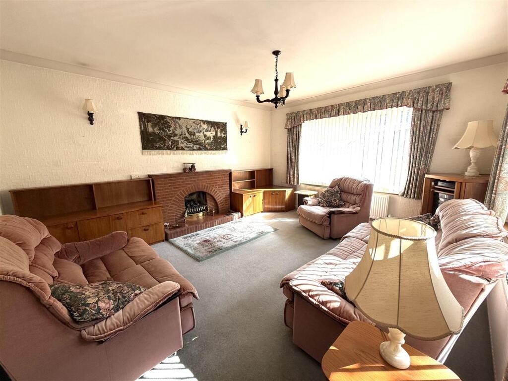 16 the pingle loiunge.jpeg