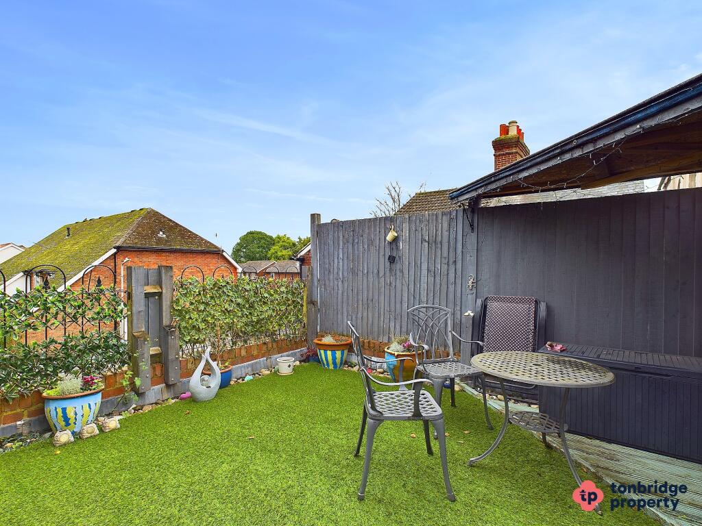 CAM03742G0-PR0013-STILL001