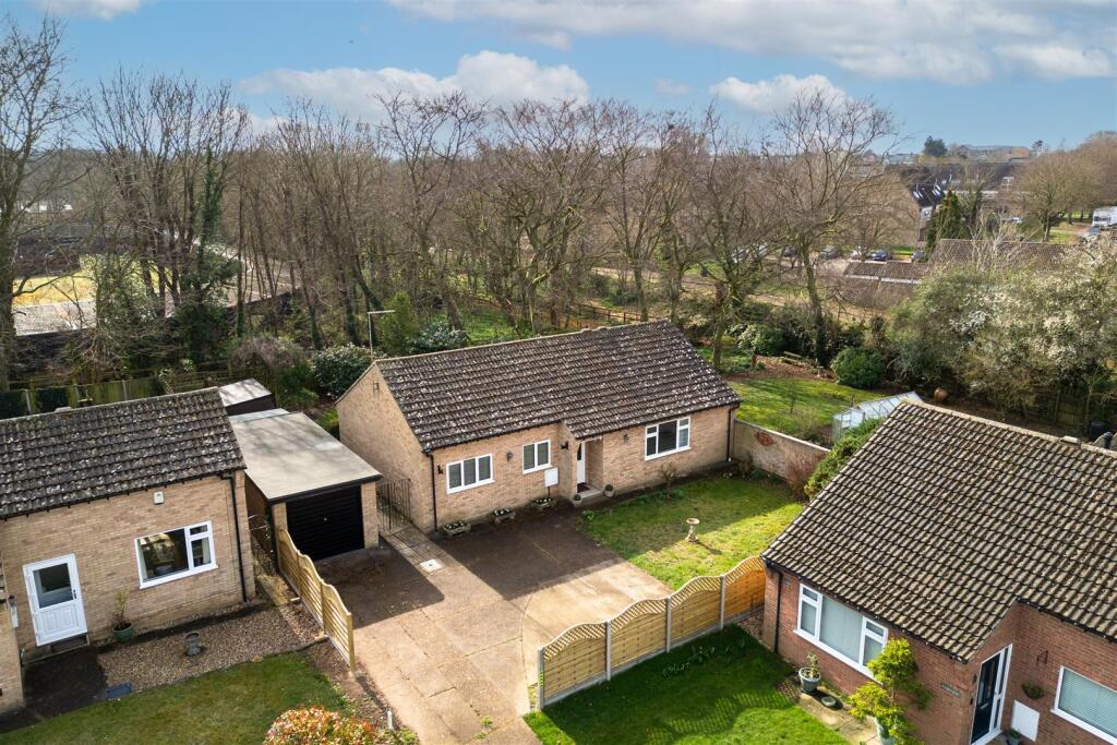 15 Elliott Cl, Newmarket--2.jpg