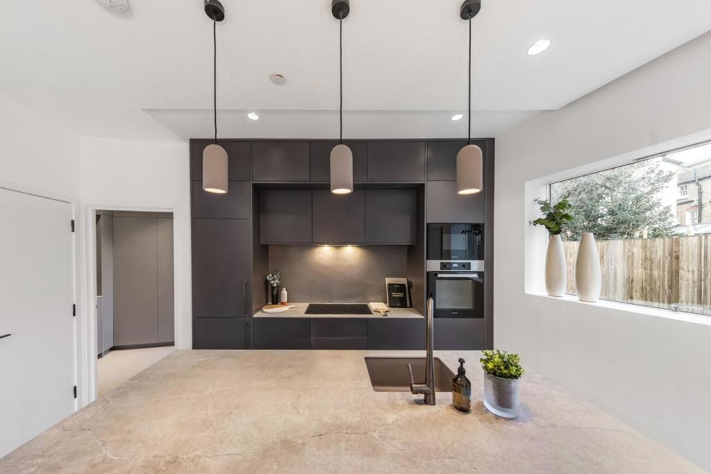 Kitchen (1).jpg