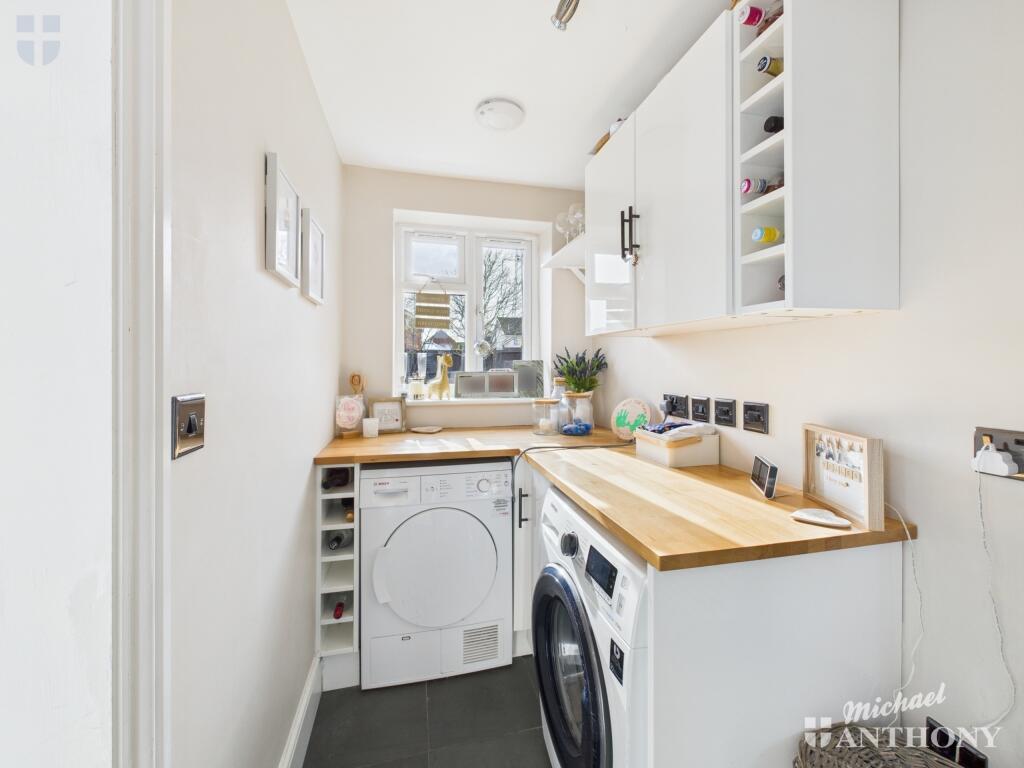 CAM03852G0-PR0206-STILL018