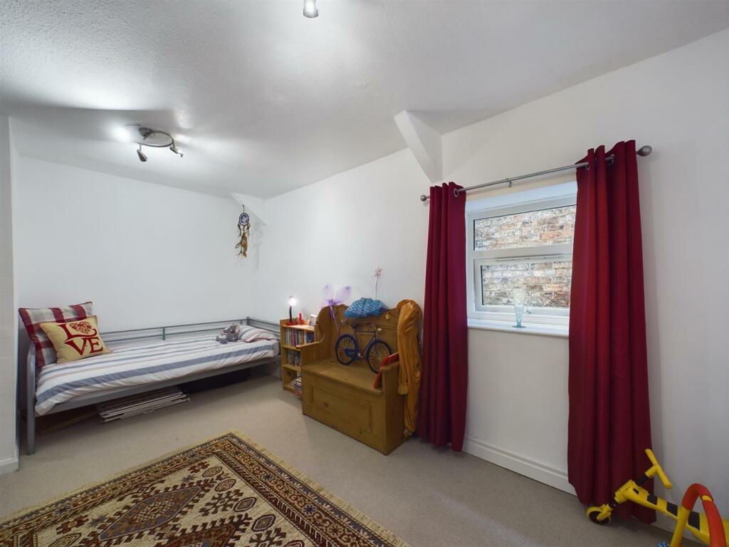 bed 3.jpg