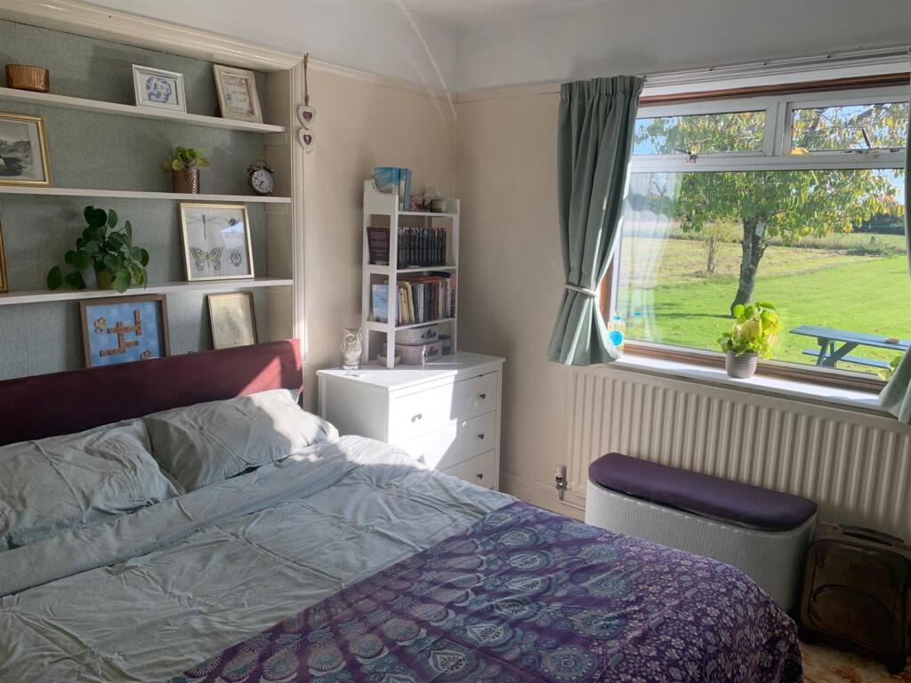 Bed 3.jpg