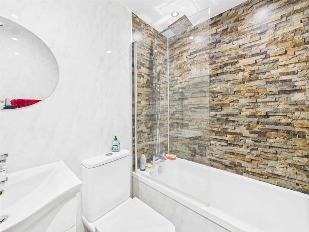 CAM03729G0-PR0045-STILL016