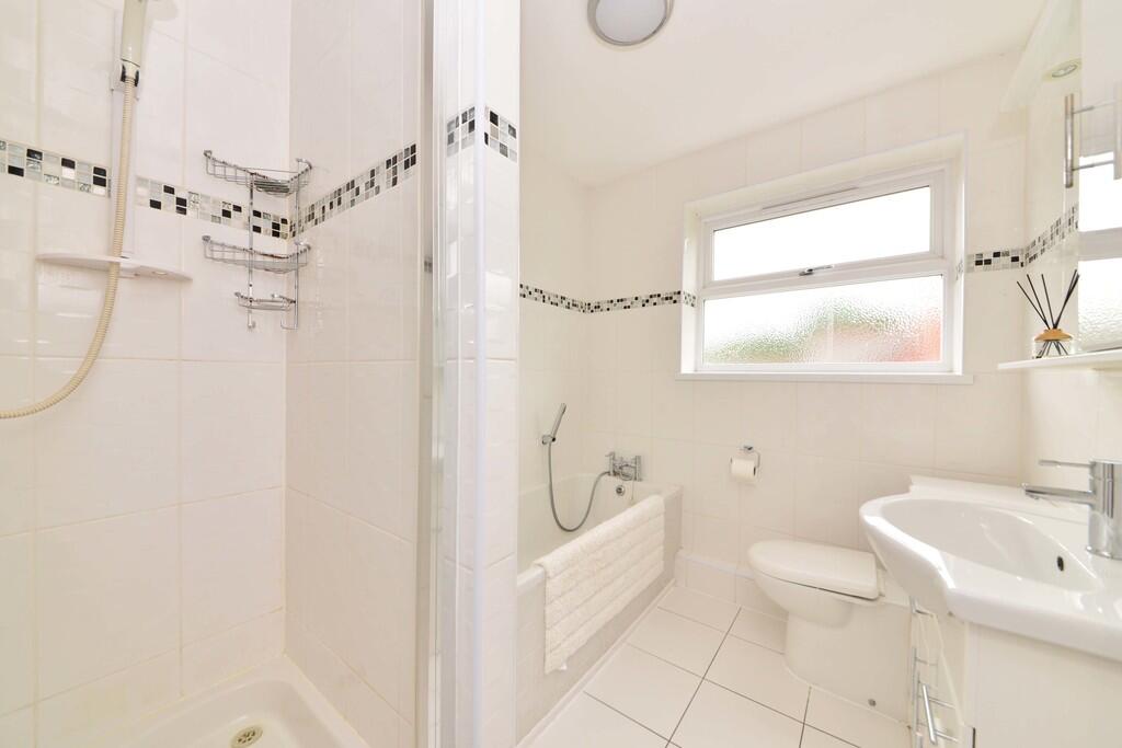 3 Deeley Close - ...