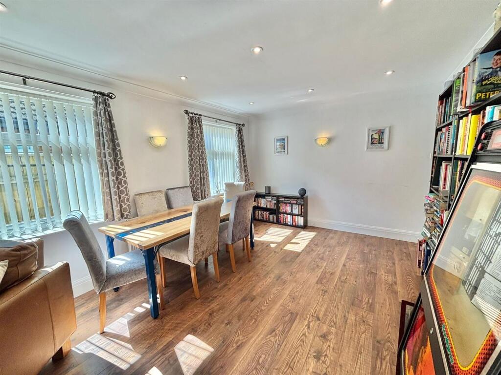 Through Lounge Diner