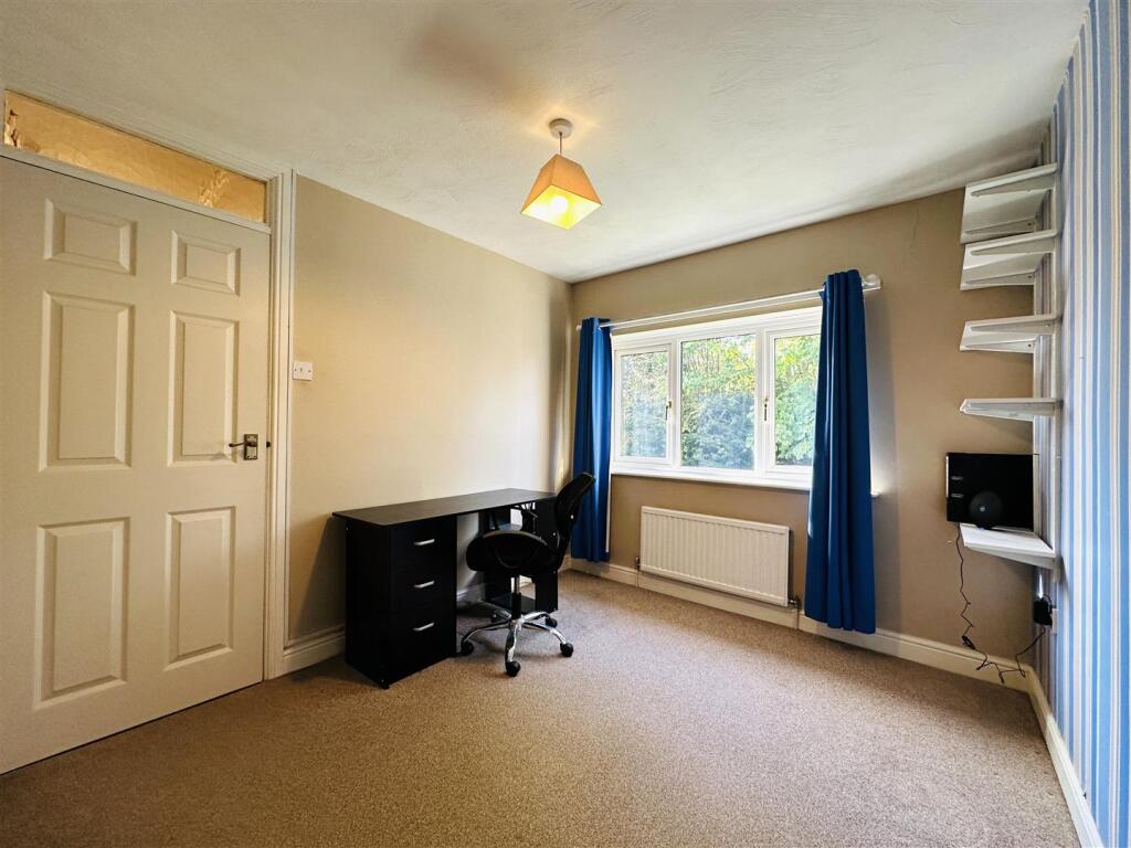 bedroom 4.jpg