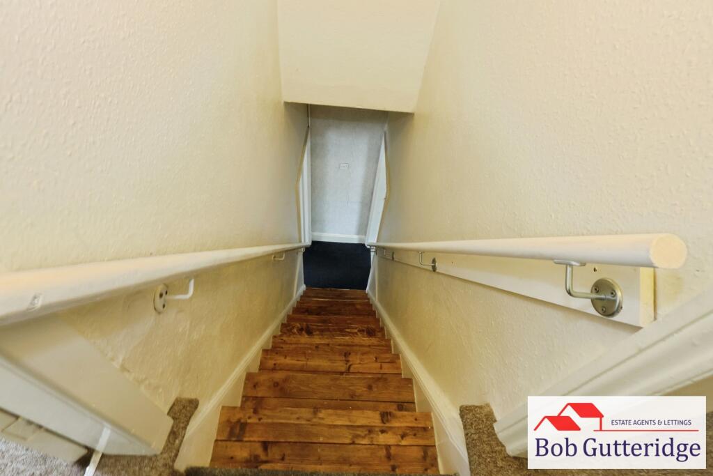 FIRST FLOOR LANDING