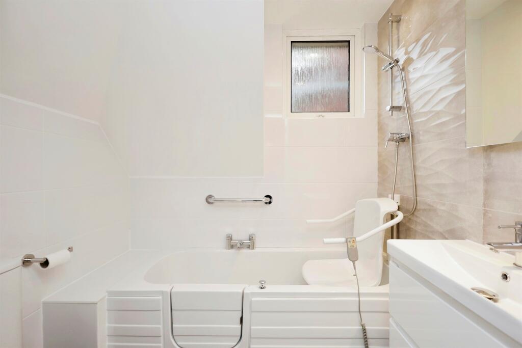 En-suite Bathroom