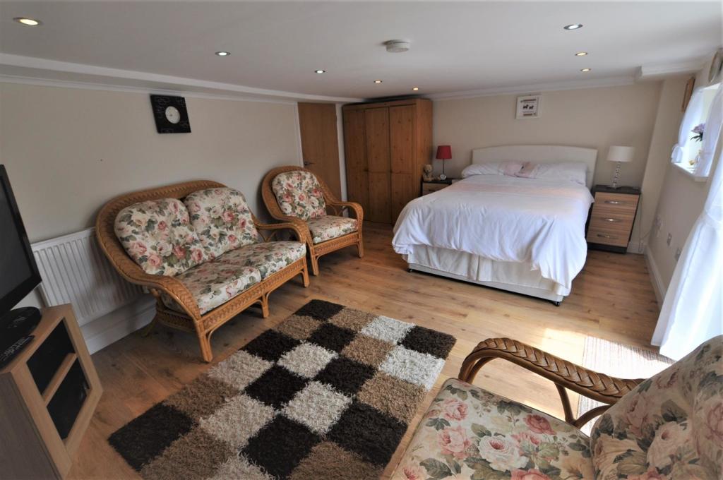 LoungeBed Area.JPG